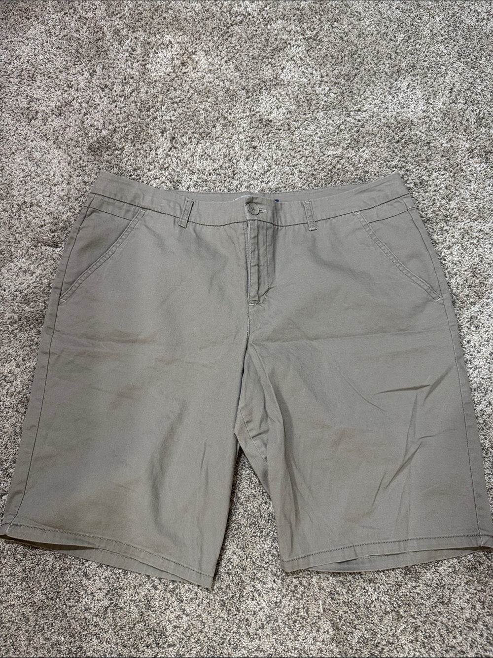 Women's Classic Bermuda Shorts in Light Gray